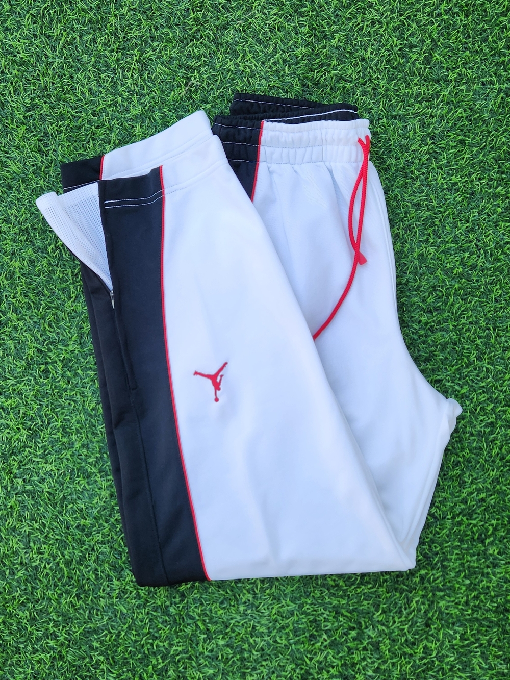 Vintage Air Jordan 20th Anniversary Track Pants – Men’s Medium – White/Black/Red
